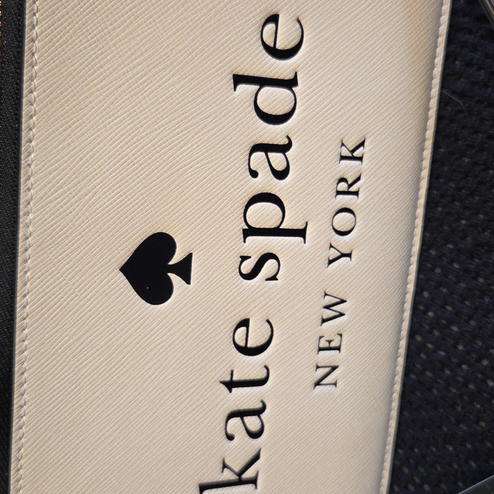 Kate Spade NWT Cream & Tan Wristlet w/Black Logo - Picture 2 of 8